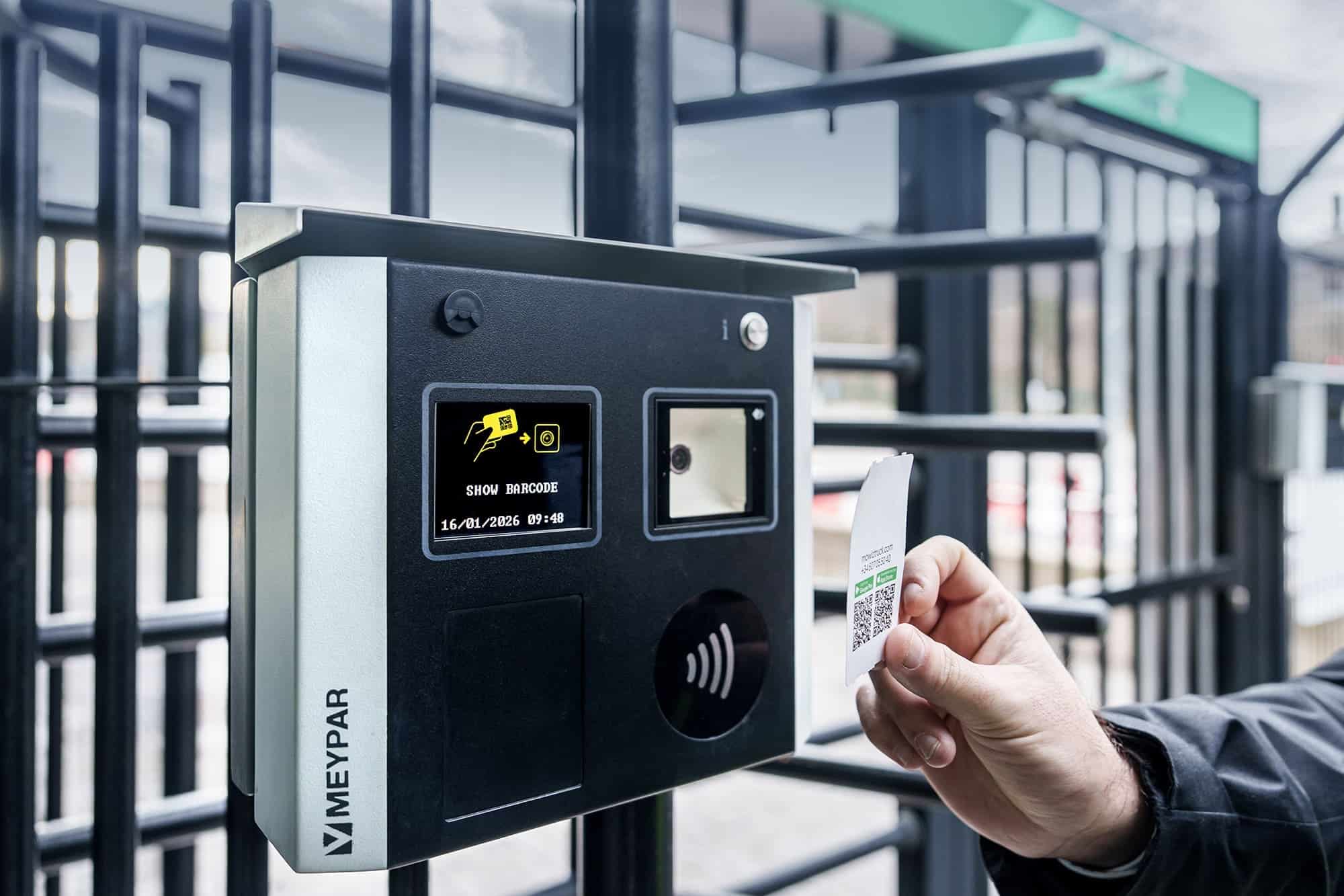 Lector qr para acceso peatonal en parkings